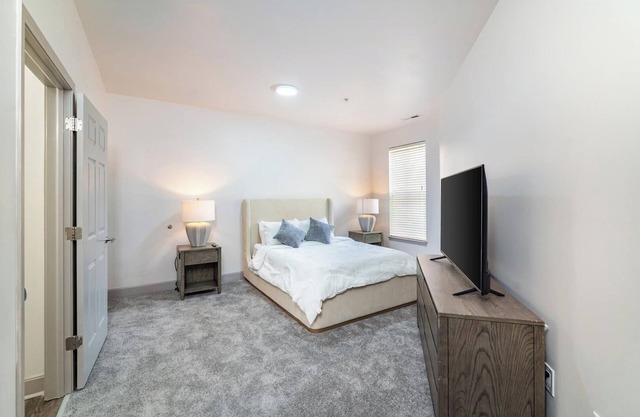 Landing | Beautiful 2BD, Pool, Clubhouse