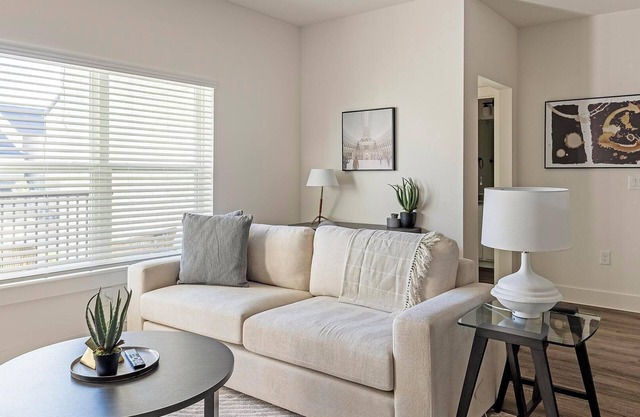 Landing | Beautiful 2BD, Clubhouse, Pool