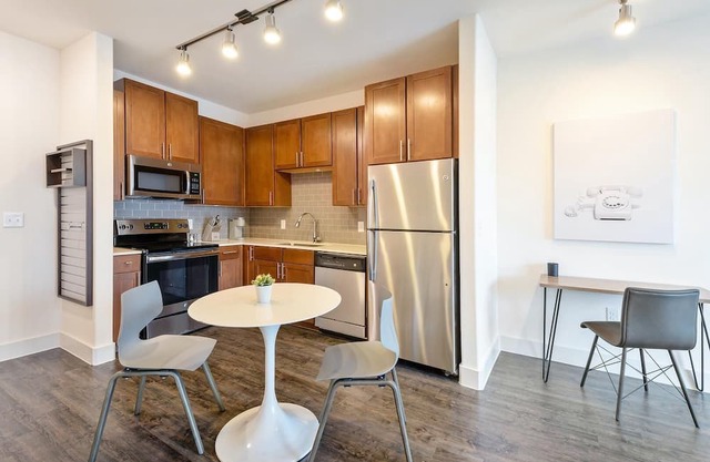 Landing | Beautiful 2BD, Clubhouse, Gym