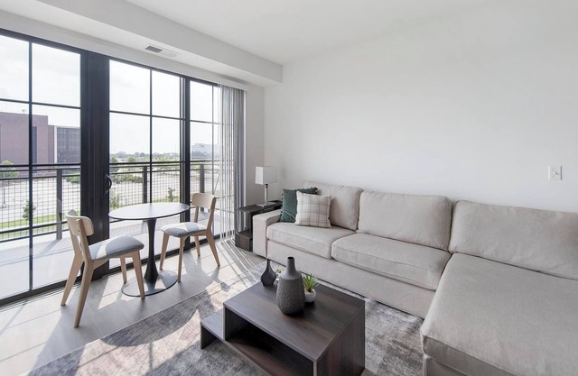 Landing | Chic 1BD, Gym, Pool