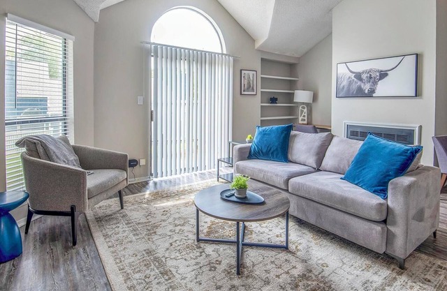 Landing | Chic 2BD, Clubhouse, Pool