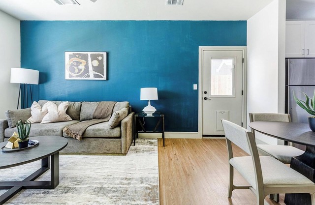 Landing | Chic 2BD, Yoga Studio, Pool