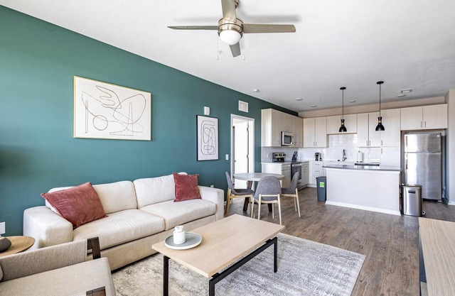 Landing | Chic 2BD, Yoga Studio, Pool