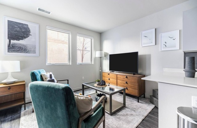 Landing | Chic Studio, Clubhouse, Pool