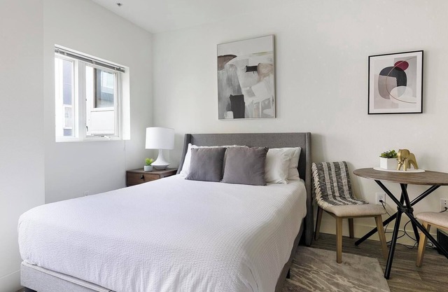 Landing | Incredible Studio, Courtyard, Gym