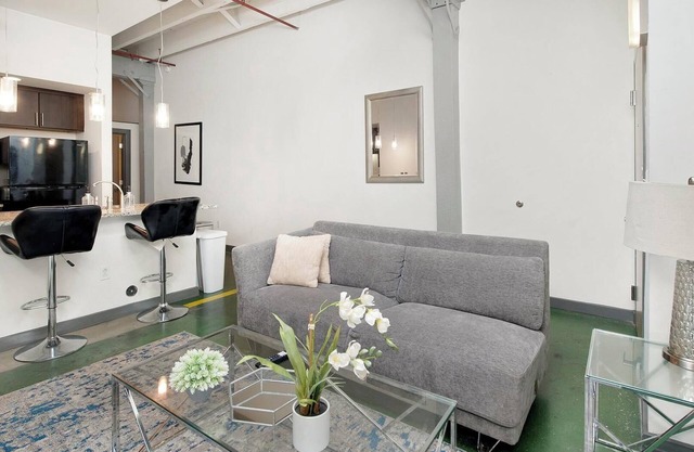 Landing | Modern 1BD, Gym, Clubhouse