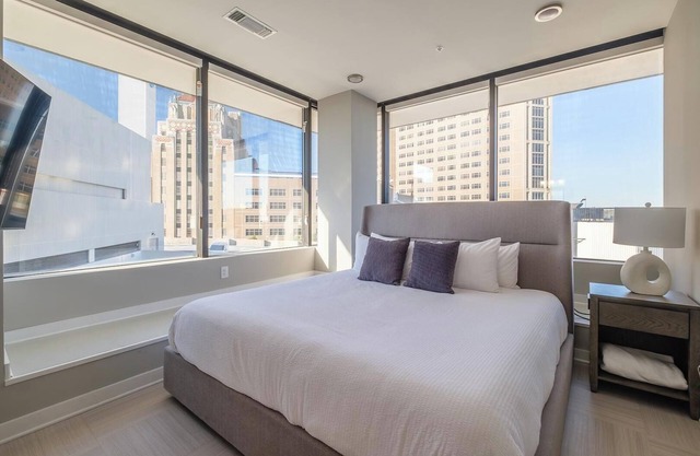 Landing | Modern 2BD in Fountain Heights