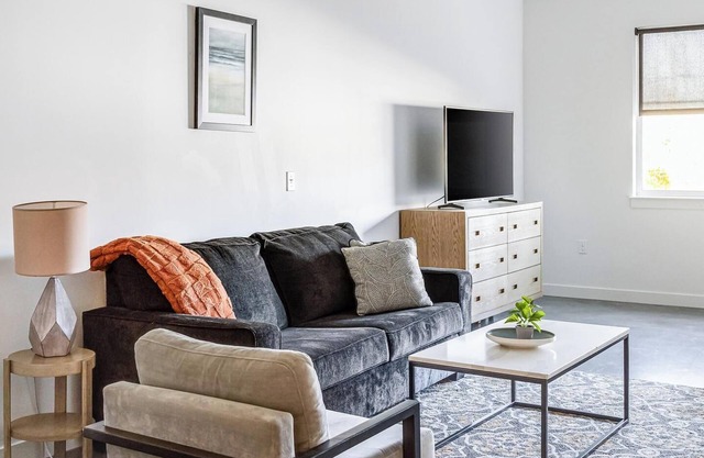 Landing | Modern Studio, Rooftop Lounge, Gym