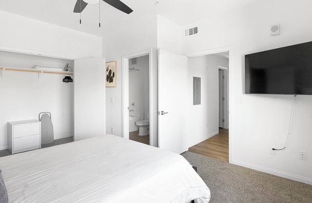 Landing | Spectacular 1BD, Pool, Rooftop Lounge