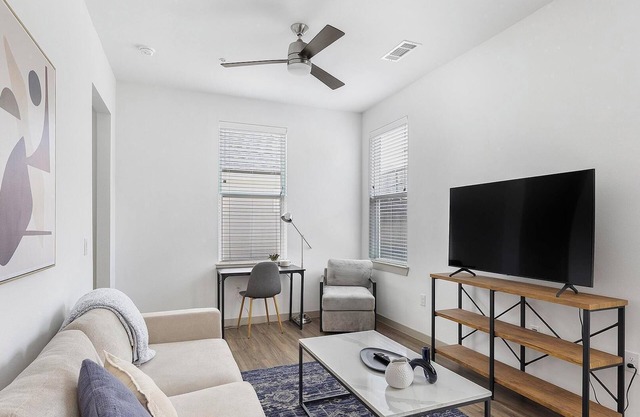 Landing | Spectacular 2BD, Yoga Studio, Pool