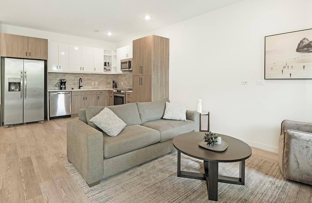Landing | Stunning 1BD, Clubhouse, Courtyard