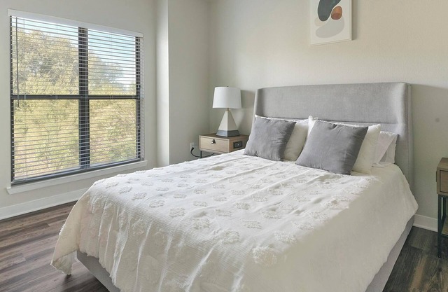 Landing | Stunning 1BD, Courtyard, Clubhouse