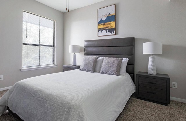 Landing | Stunning 1BD, Pool, Gym
