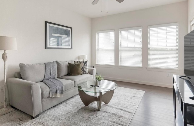 Landing | Stunning 1BD, Pool, Clubhouse