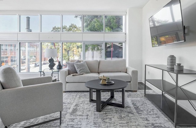 Landing | Stunning 1BD, Pool, Gym