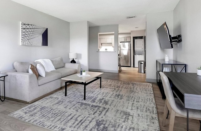 Landing | Stunning 1BD, Gym, Pool