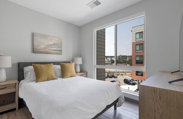Landing | Stylish 1BD, Rooftop Lounge, Clubhouse