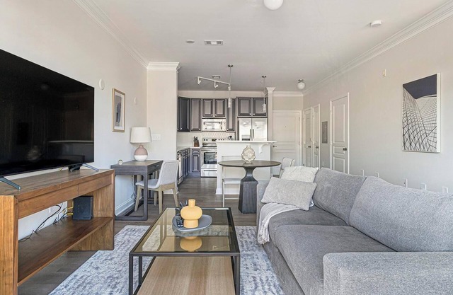 Landing | Stylish 1BD, Gym, Pool