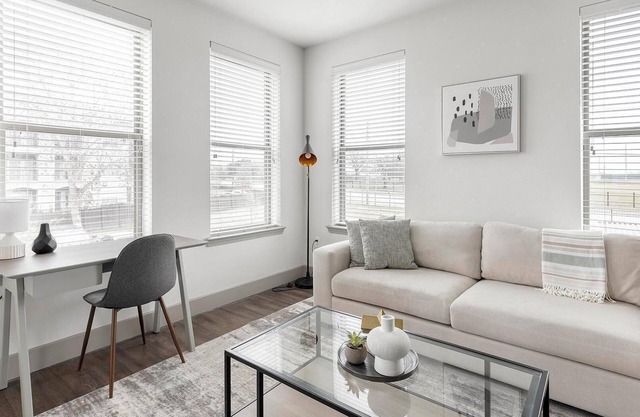 Landing | Stylish 1BD, Pool, Gym