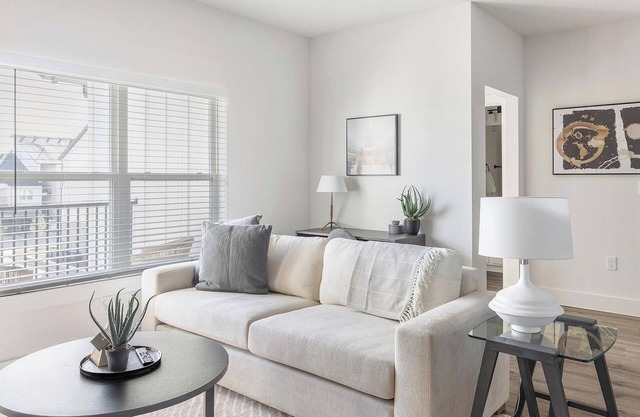 Landing | Stylish 2BD, Pool, Gym