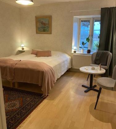 Lantgård nära stad, fiske o golf