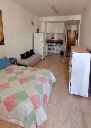 Lapa junto ao metrô vista para mar