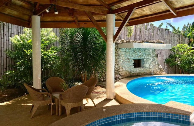 Lapu-Lapu Cottages & Restaurant