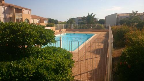 Lara 3 - T2 Loggia Piscine 2 lits doubles Parking Près du centre-port et île Loisirs