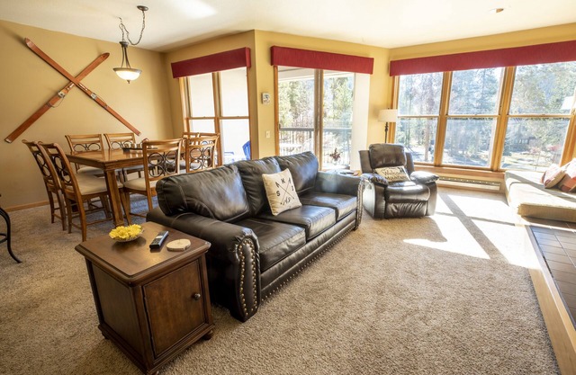 Large 1BR Condo. Steps away from shuttle, parking & pool. IndependentlynOperated
