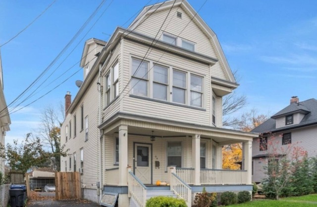 Large 2BR Apt w/Balcony | Quick NYC Train