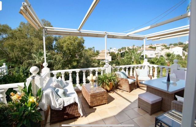 Large 3 bed, 2 bath house in charming Calahonda. Near beach and nightlife.