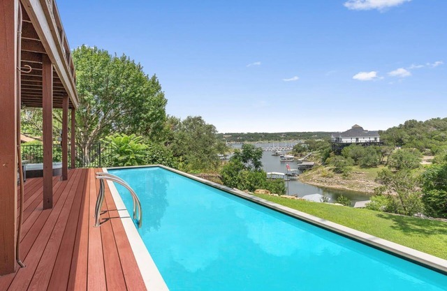 Large 6BR Lakefront Home w Pool, Hot Tub & Games