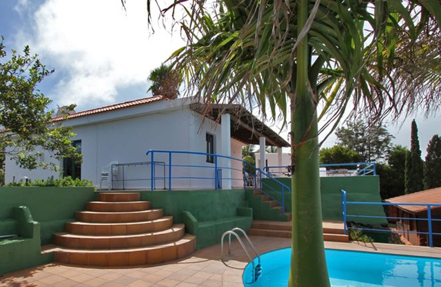 Large and spacious house in a beautiful location with great sea view - up to 8 persons.
