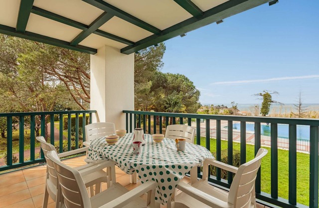 Large apartment at the bordaberry estate