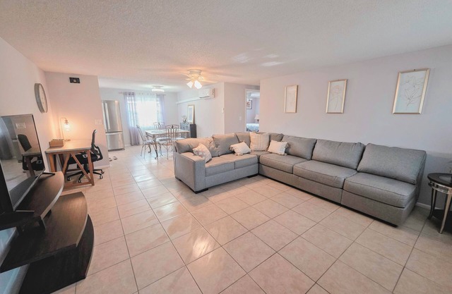 Large apartment in private house within walking distance to Nokomis Beach