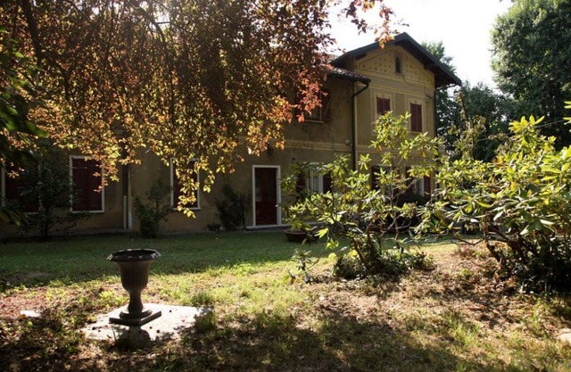 Large apartment in villa with park in Varese - Lake, hospital, center 10' car