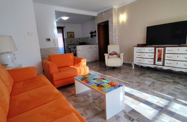 Large apartment with 5/6 beds - closed parking space- served by public transport