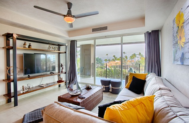 Large Balcony w/Quick Access to Beach, Pools, Gym