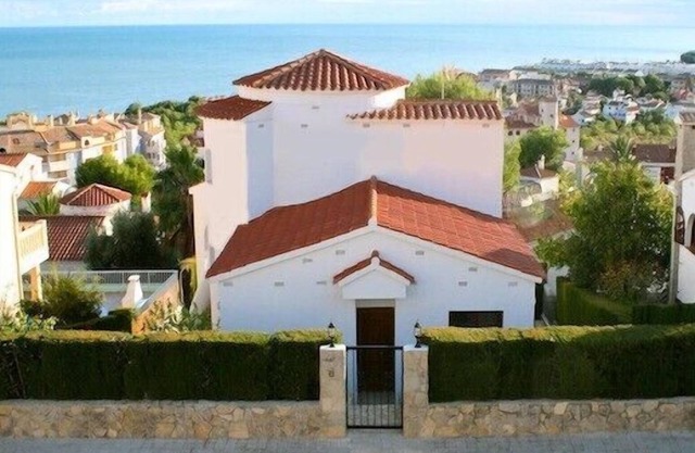 Large, beautiful detached villa with private pool, garden and close sea views