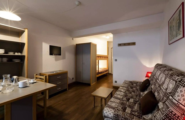 Large Cabin - STUDIO WITH BALCON LOGGIA SOUTH EXPOSE