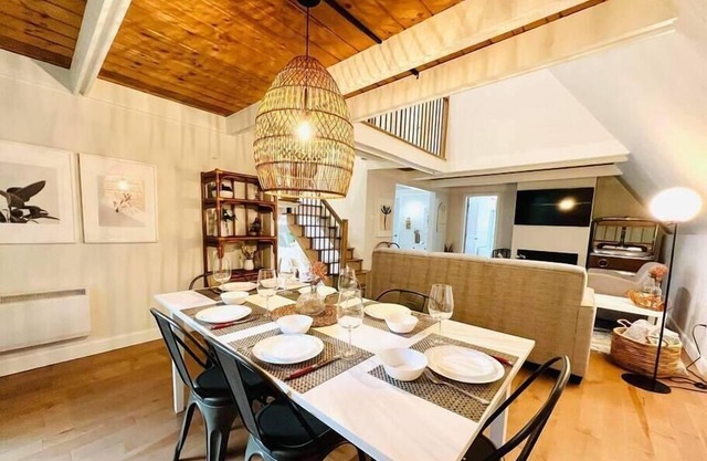 Large chalet 2 minutes from Mont Orford-Les Noyers