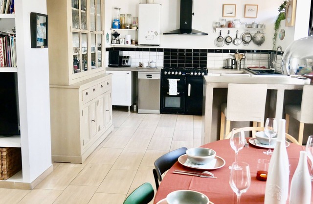 Large charming house near the sea and the landing beaches, L'échappée belle