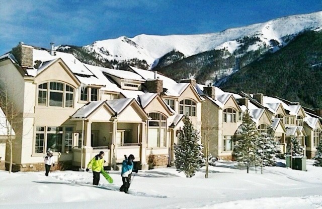 Large Cozy Townhouse Ski-in/Ski-out to Super Bee, Private Washer/Dry & Garage