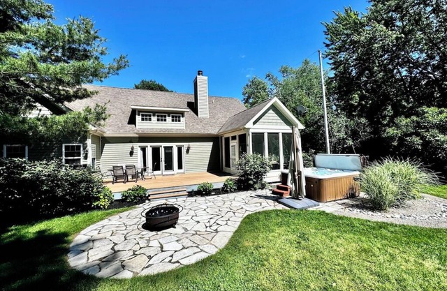 Large Family Home in South Haven - Private lake Access, Hot Tub, Sunroom & Patio