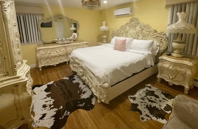 Large Family home! Quick transport to NYC!
