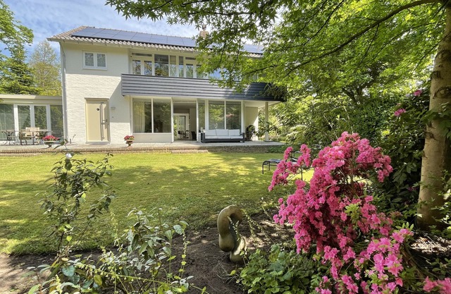 Large Family Villa Near Beach & Amsterdam City