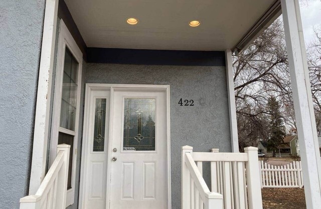 Large fence yard, pet friendly