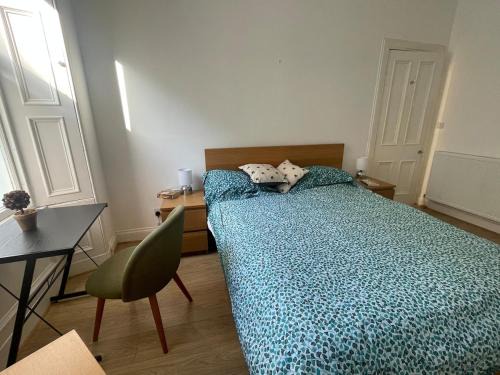 Large flat in chic Bruntsfield