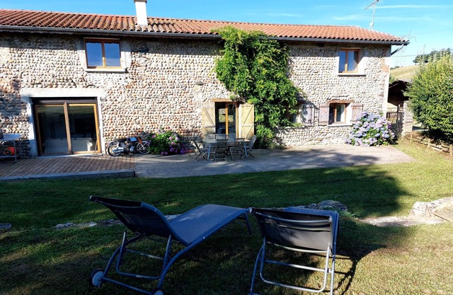 Large family home (200 m2) in bucolic country setting.