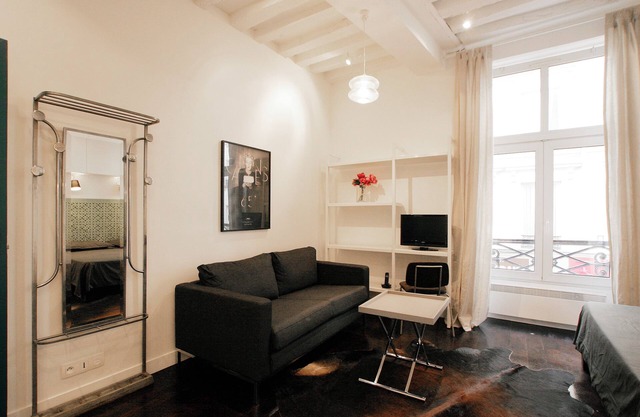 Large furnished studio in the heart of the Marais, Paris